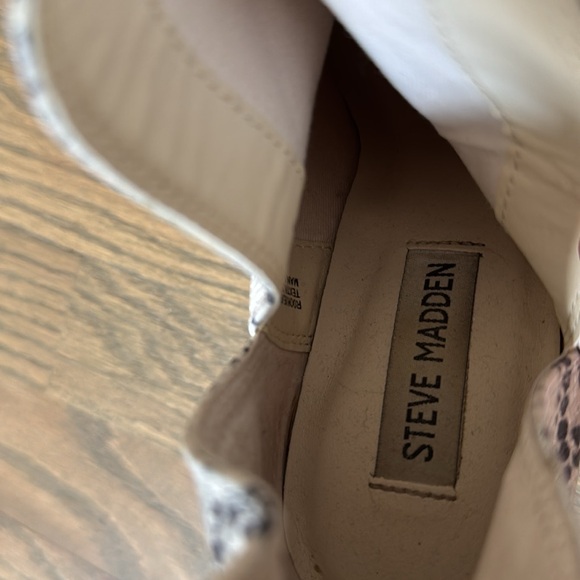 Steve Madden Snake Print Booties
Size 8.5 - Picture 3 of 4